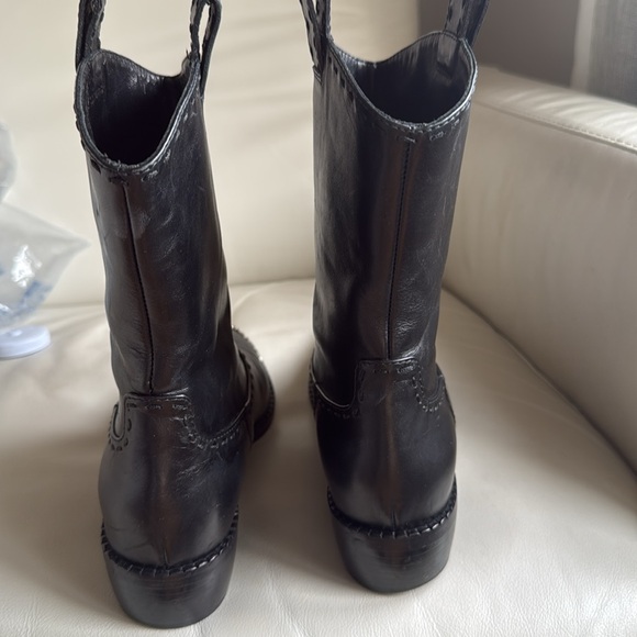 Designer boots w toe embellishment - Picture 8 of 9